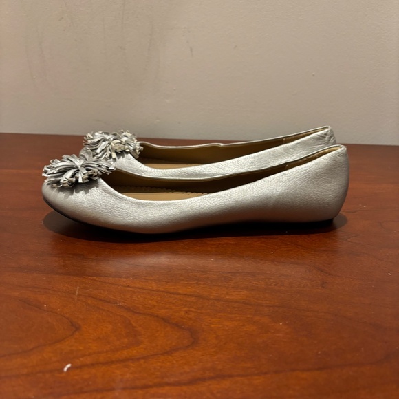 J. Crew Women's flats in Metallic Silver Size 7 - Picture 3 of 11